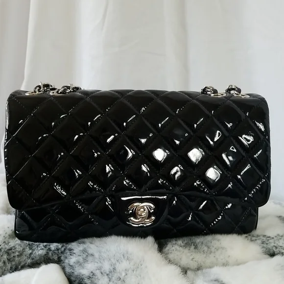 CHANEL Classic Flap Quilted Patent Bag. - Picture 3 of 16